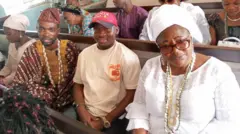 Aworan Tani Olohun nile ejo