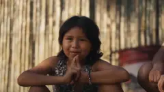 Ana sentada en su casa hablando con la BBC