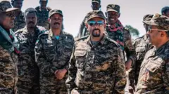 Le PM Abiy Ahmed entouré de ses collaborateurs.