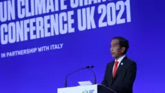 Presiden Indonesia Joko Widodo memberikan pidato pada Konferensi Perubahan Iklim PBB COP26 di Glasgow, Skotlandia, (01/11).
