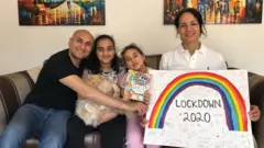 أيمن برفقة عائلته