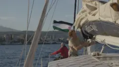 أحد طاقم السفينة "مادلين"