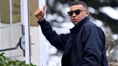 كيليان مبابي لاعب منتخب فرنسا