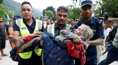 Un deslave en la frontera entre Nepal y Tíbet deja al menos 95 muertos y centenares de desaparecidos, entre ellos 341 turistas extranjeros