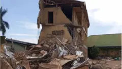 Ilé ẹ̀kọ́ tó dàwó náà