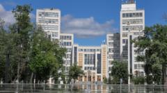 Росіяни вдарили по центру Харкова, серед постраждалих – діти. Є загроза повторного удару