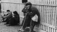 কিয়েভ শহরে ইউক্রেনীয় কৃষকরা, ১৯৩৪।