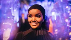 "شعرت بضغط شديد كوني أول مسلمة محجبة"