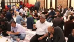 jemaah di masjid Inggris