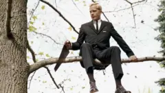 Чоловік на гілці