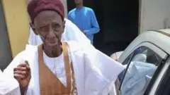Wannan wata tsohuwar hira ce da BBC Hausa ta taba yi da shi a lokacin bai wa Sarki Muhammadu Sanusi na II sandar sarauta.