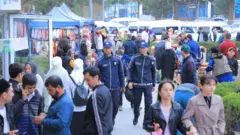 Ўзбекистон Ички ишлар вазирлигининг Телеграмдаги расмий канали фотоси - Самарқанд Регистон майдонида хавфсизлик ходимлари