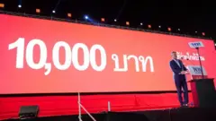 นายเศรษฐาประกาศนโยบาย “เงินดิจิทัล 10,000 บาท” ของพรรคเพื่อไทย เมื่อ 17 มี.ค. ก่อนการเลือกตั้ง และคาดว่าจะใช้งานบนโครงสร้างใหม่