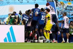 Deroy Duarte, du Cap-Vert, célèbre le premier but de son équipe avec ses coéquipiers lors du match des seizièmes de finale de la Coupe du Monde de la FIFA 2026 opposant l'Argentine au Cap-Vert, au Miami Stadium, le 3 juillet 2026.