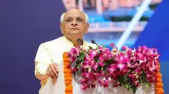 గుజరాత్, క్యాబినెట్ రాజీనామా, మంత్రివర్గం రాజీనామా, బీజేపీ