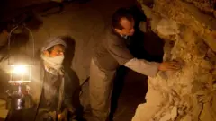 अफगाणिस्तानातलं तांबं-सोनं तालिबानला मिळणार?