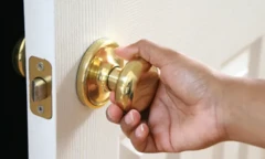 ยิ่งลูกบิดมีขนาดใหญ่ขึ้น ก็ยิ่งต้องใช้นิ้วมาจับมากขึ้น