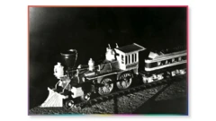 Imagem em preto e branco do primeiro trem de brinquedo holográfico 3D do mundo