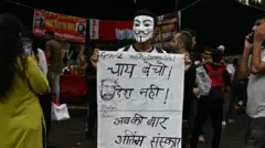 'চা বেচুন, দেশ নয়', লেখা পোস্টার হাতে যন্তর মন্তরে বুধবার হাজির এক প্রতিবাদী