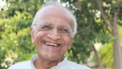 ગુજરાતીઓને હસાવનારા લેખક રતિલાલ બોરીસાગર સાથે ખાસ વાતચીત