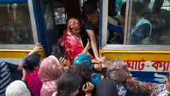বাসে ওঠার ঝক্কিতে ঢাকার নারীরা।