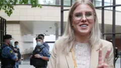 Любовь Соболь у Преображенского районного суда после оглашения приговора