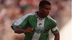 Kingsley Obiekwu qaamaa garee tabatootaa Olompikii 1996tti Atilaantaatti meedaaliin warqee argateeti