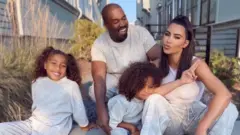 Kim and Kaye West and two of dia pikin