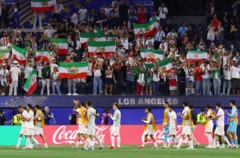 تشویق تیم ملی ایران در ورزشگاه لس‌آنجلس