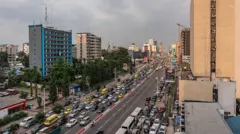 Vista geral da Avenida 30 de Junho em Kinshasa, em 20 de outubro de 2025.