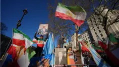 伊朗國內爆發抗議後，有反伊朗政權人士在倫敦示威。