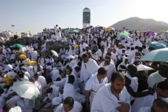حجاج على جبل عرفات خلال موسم 2023