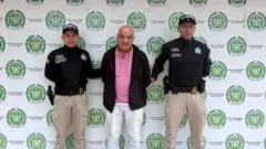 Ferudun Müldür ve iki polis 