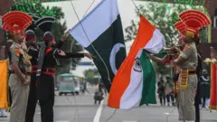 انڈیا، پاکستان کشیدگی کا ایک ماہ: چار روزہ تنازع نے دونوں ممالک کو کیسے بدلا؟