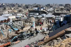 Filistinliler Ramazan Ayı'na moloz yığınlarının arasında hayatta kalmaya çalışarak giriyor.