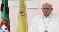 البابا فرانسيس خلال زيارة للبرتغال