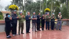 Một số người dân đến Nghĩa trang liệt sĩ thành phố Hà Nội vào sáng 17/2/2024 để tưởng niệm 45 năm Chiến tranh biên giới với Trung Quốc