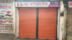 সিলিন্ডার গ্যাস ব্যবসায় জড়িত বেশিরভাগ খুচরা দোকানই বন্ধ রয়েছে।