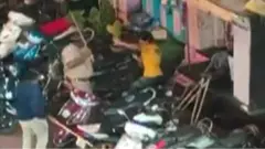 يمني عاد من دفن والدته لتضربه الشرطة الهندية