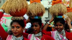 ঝাড়খন্ডে নববর্ষ উদযাপন অনুষ্ঠানে ওঁরাও, মুন্ডা এবং হো সম্প্রদায়ের মানুষ (ফাইল চিত্র ২০১৮)