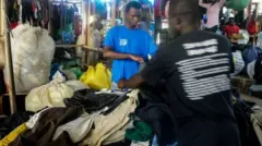 Pourquoi doit-on acheter de vieux vêtements?