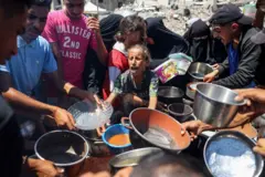 يعيش سكان قطاع غزة وضعا إنسانيا كارثيا