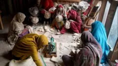 بھیڑ بکریوں کے بالوں سے بننے والے کپڑے