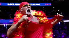 Terry Bollea incarnant son personnage Hulk Hogan lors d'un événement MAGA 