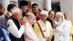 મોદી અને શાહ સાથે કાશ્મીરી નેતાઓ