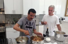 El sultán en casa de Epstein, en una imagen divulgada por el Departamento de Justicia de EE.UU.