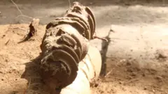 கீழடி ஐந்தாம் கட்ட ஆய்வில் கிடைத்த வடிகால் அமைப்பு
