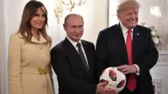 Мелания, Путин и Трамп с мячом ЧМ-2018 в Хельсинки