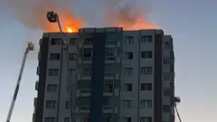 BBC Türkçe'ye konuşan site yönetimi, yangında hayatını kaybedenlerin bir anne ve üç çocuğu olduğunu söyledi. 