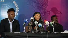 Bitaarraa gara mirgaatti Artist Galaanaa Gaaromsaa, Aadde Fantuu Damisoo (haadha warraa Haacaaluu), Obbo Siisay Hundeessaa (obboleessa Haacaaluu)